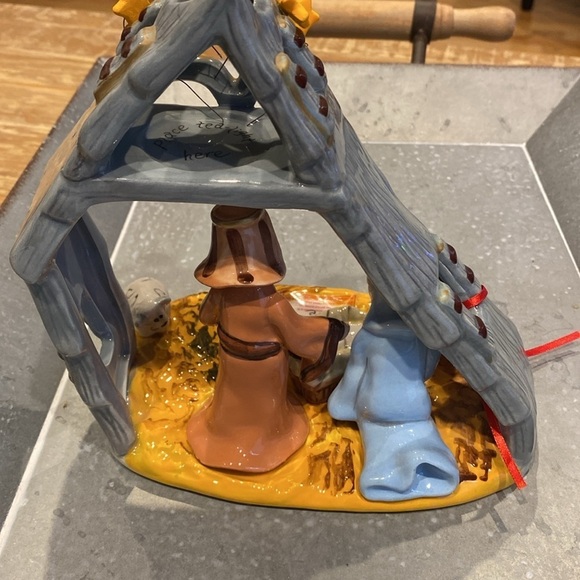 Hand painted nativity set - Picture 4 of 7